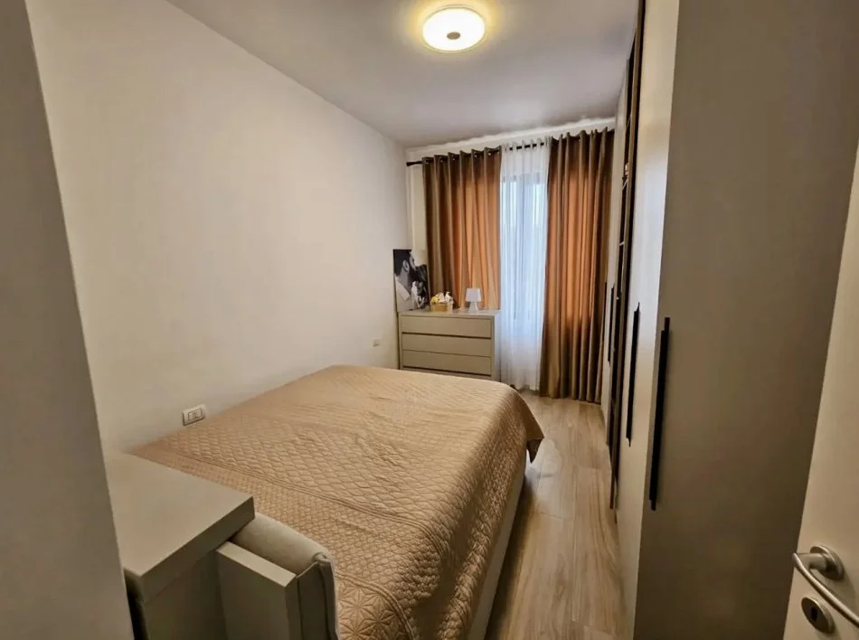 Tirane, jepet me qera apartament 1+1 Me Parking Kati 8, 60 m² 600 € (Don Bosko)