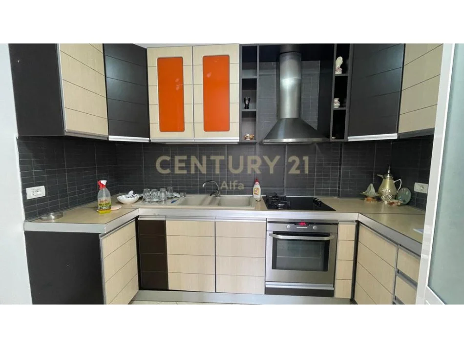 Tirane, shitet ambjent biznesi Kati 4, 165 m² 495.000 € 