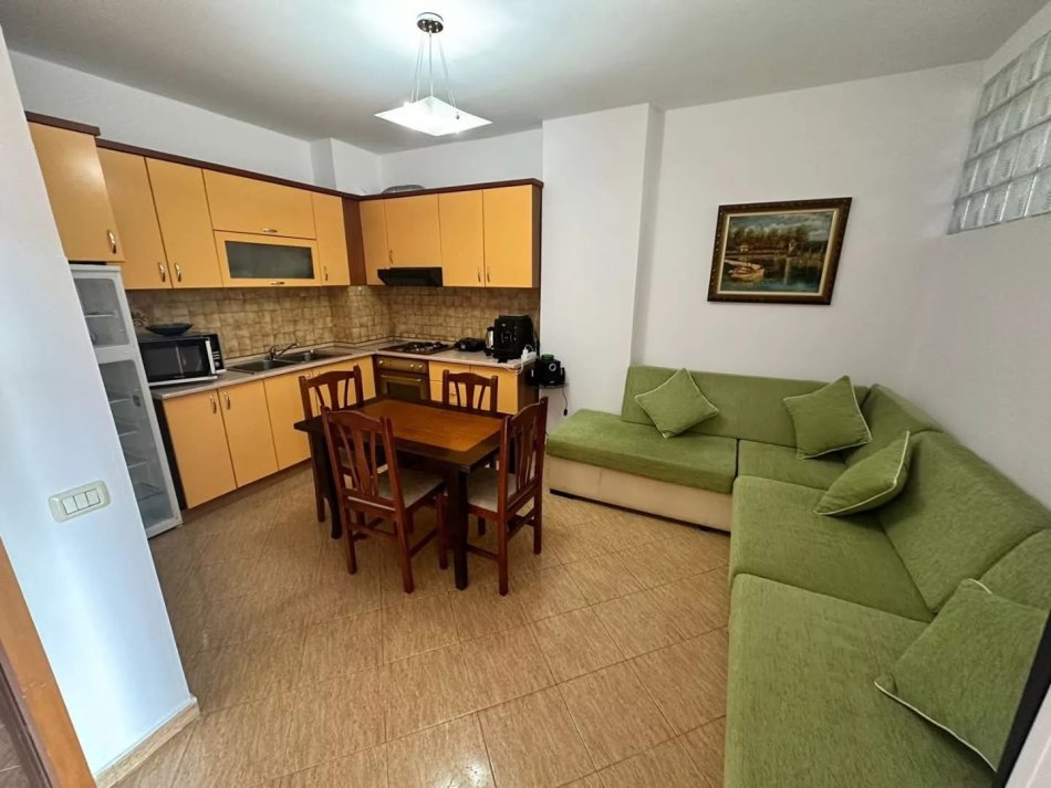Tirane, jepet me qera apartament 1+1+Ballkon Kati 3, 50 m² 400 € (5 maji te concord center)