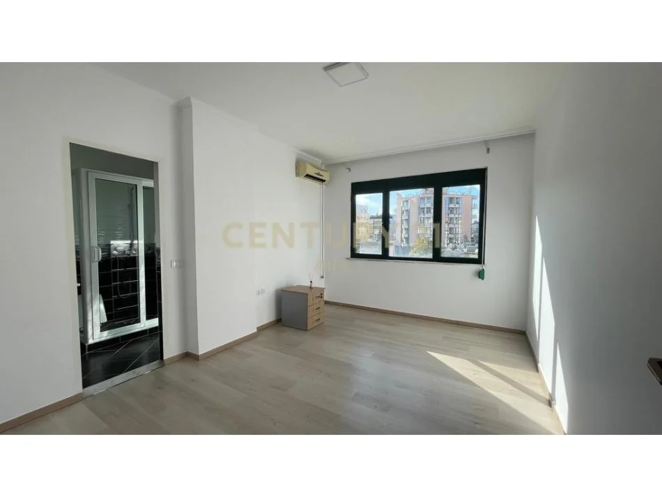 Tirane, shitet ambjent biznesi Kati 4, 165 m² 495.000 € 