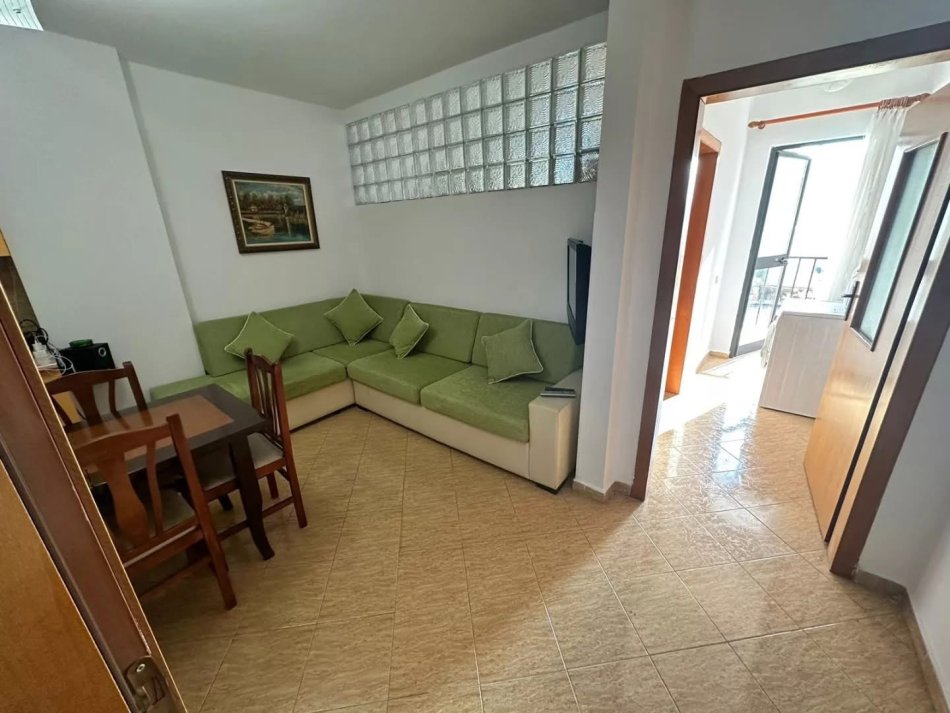 Tirane, jepet me qera apartament 1+1+Ballkon Kati 3, 50 m² 400 € (5 maji te concord center)
