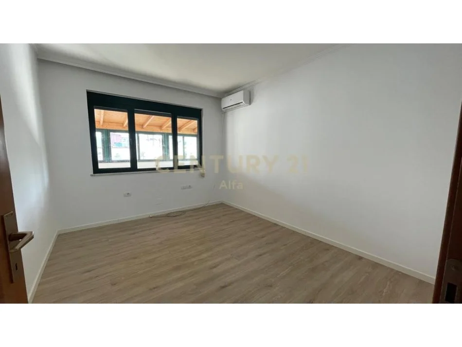 Tirane, shitet ambjent biznesi Kati 4, 165 m² 495.000 € 