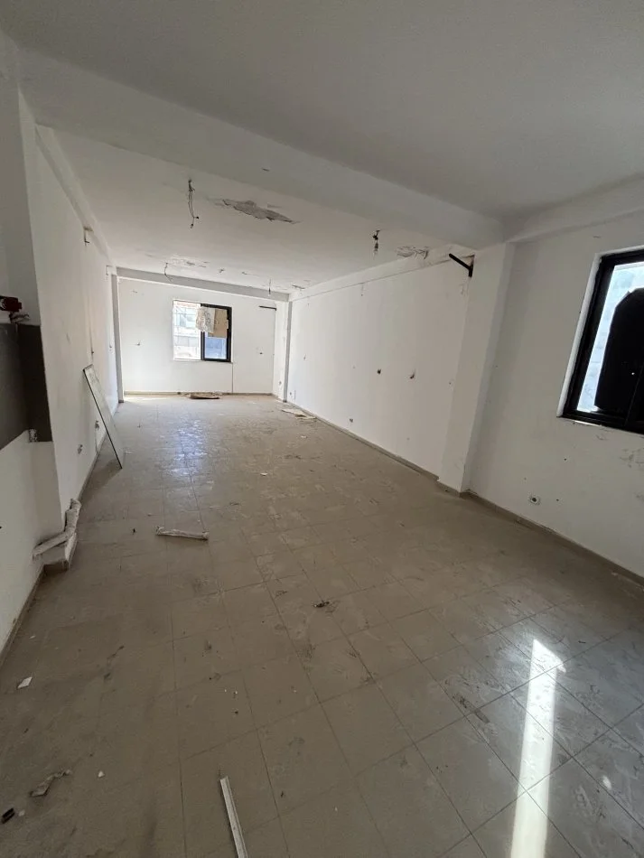 Tirane, jepet me qera apartament 1+1 Kati 0, 300 m² 7.000 € (Rruga abdyl frasheri)