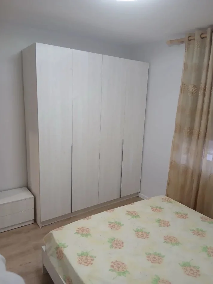 Tirane, jepet me qera apartament 1+1 Kati 1, 50 m² 400 € (Allias)
