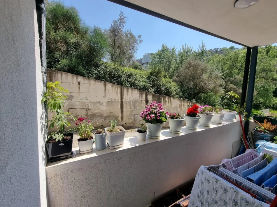 Tirane, shitet garazh | post parkimi Kati 1, 90 m² 130.000 € (Dupleks 2 1 Selite)