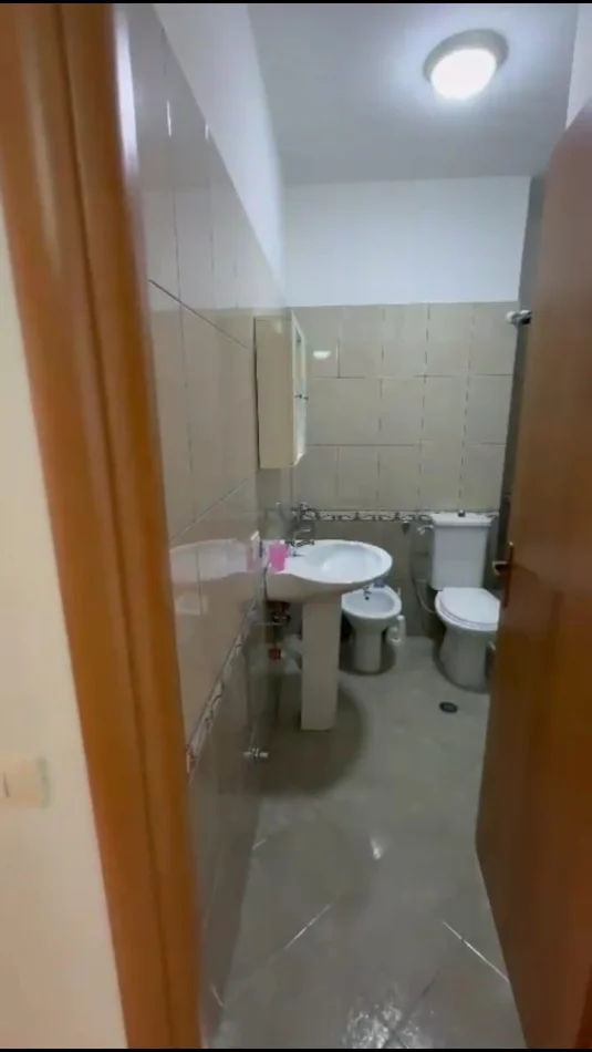 Durres, jepet me qera apartament 2+1 Kati 3, 40 m² 300 € (Golem)