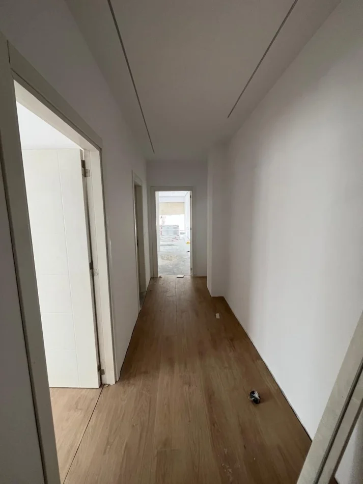 Tirane, jepet me qera apartament 1+1 Kati 4, 80 m² 500 € (Fresku)