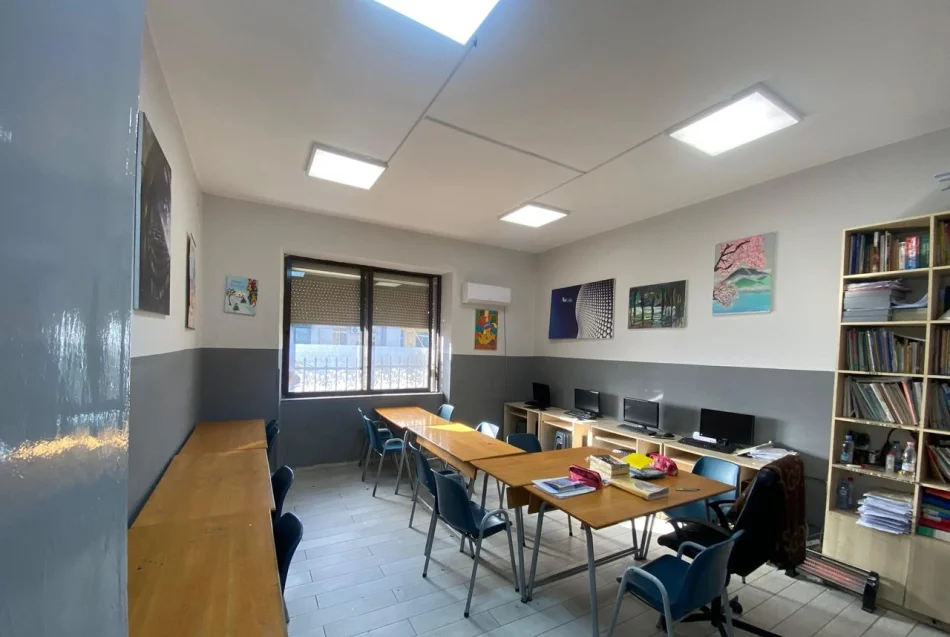 Tirane, jepet me qera ambjent biznesi Kati 3, 102 m² 780 € (Sheshi Willson 1000 E Muaj 2)