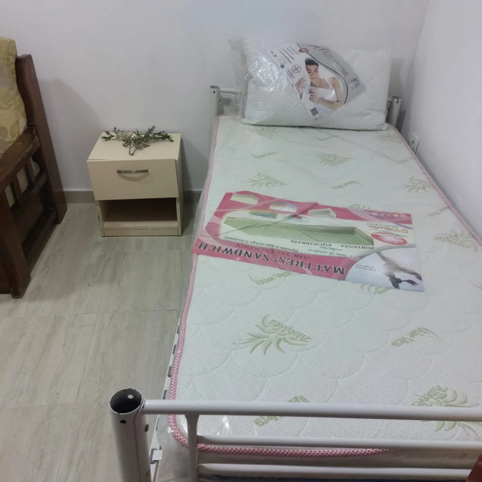 Tirane, jepet me qera apartament 1+1 Kati 1, 30 m² 250 € (Rruga Arben Broci)