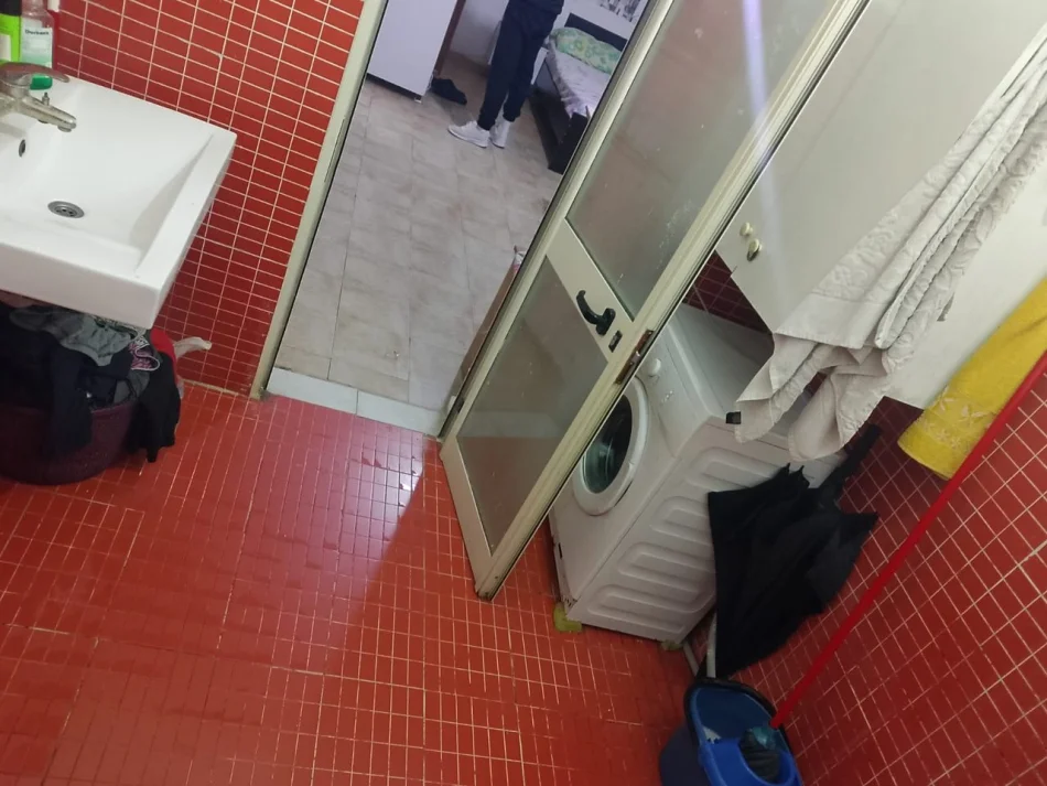 Tirane, jepet me qera apartament 1+1 Kati 1, 40 m² 200 € (Rruga 5 Maji)