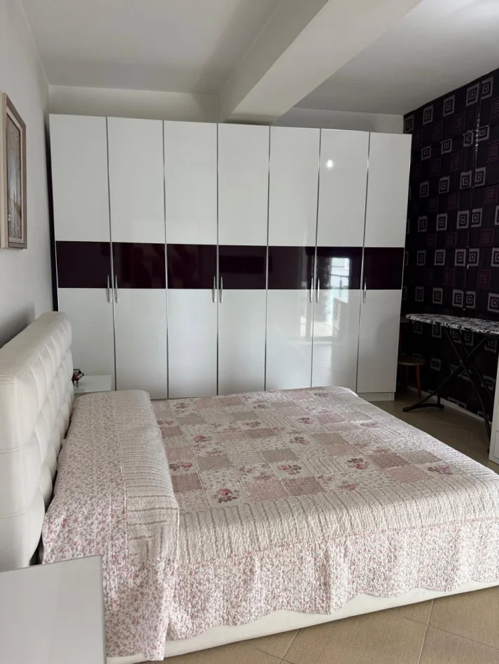Tirane, jepet me qera apartament 1+1 Kati 8, 62 m² 700 € (Komuna E Parisit)