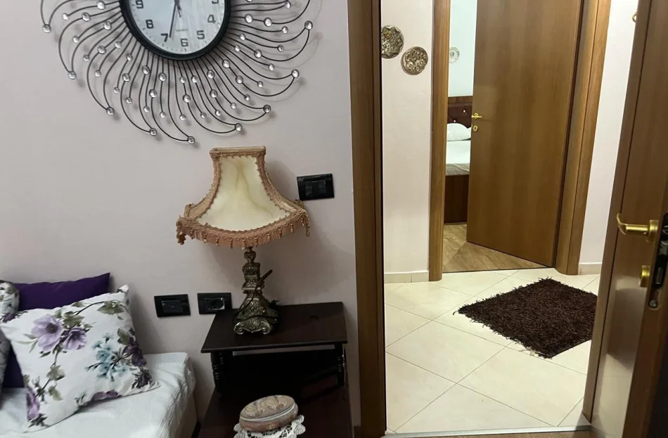 Tirane, jepet me qera apartament 2+1 Kati 4, 90 m² 600 € (Kristal Center)