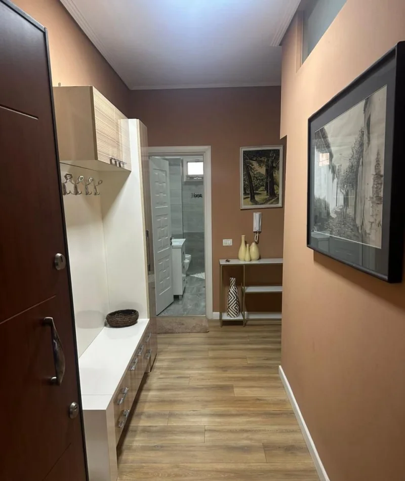 Tirane, jepet me qera apartament 2+1 Kati 4, 85 m² 700 € (Liqeni Artificial)