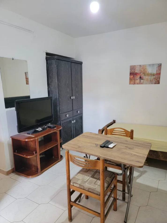 Tirane, jepet me qera apartament 1+1 Kati 1, 30 m² 250 € (Shkolla 9 Vjecare Xhezmi Delli)
