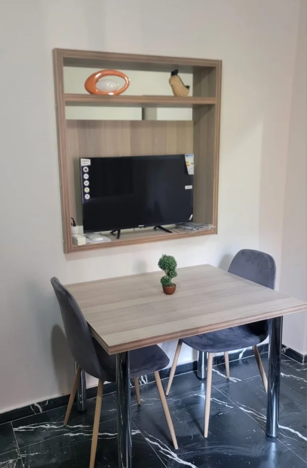 Tirane, jepet me qera apartament 1+1 Kati 2, 40 m² 350 € (Rruga Bedri Karapici Selit)