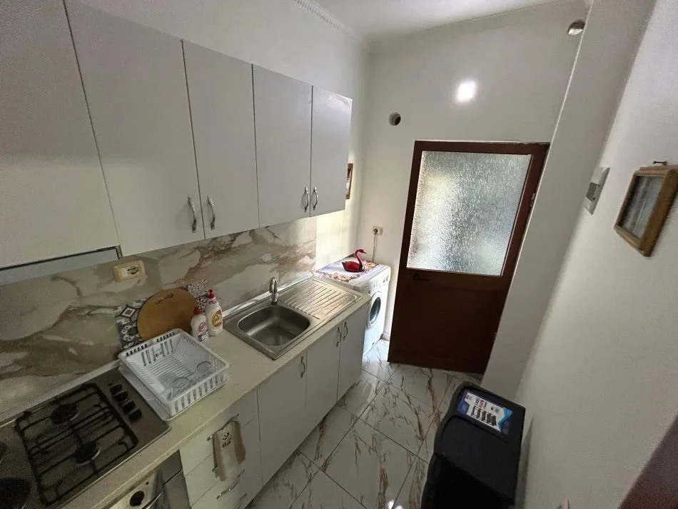 Tirane, jepet me qera apartament 1+1 Kati 1, 35 m² 270 € (Don Bosko)