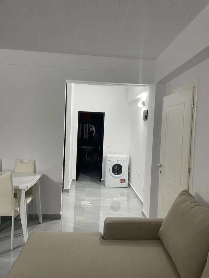 Tirane, jepet me qera apartament 1+1 Kati 1, 65 m² 400 € (Astir)