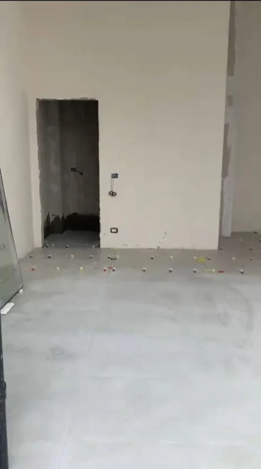 Tirane, jepet me qera ambjent biznesi Kati 0, 55 m² 500 € (Sheshi Shqiponja)