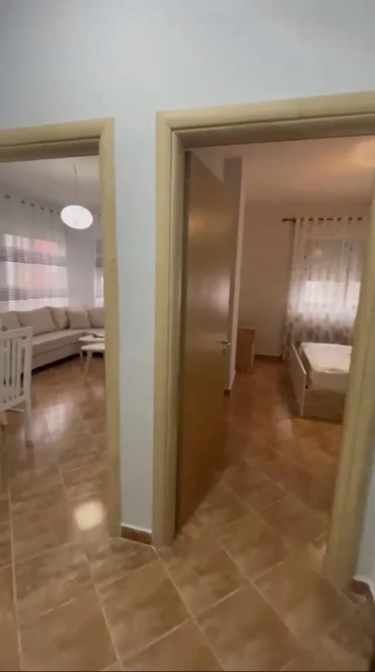 Tirane, jepet me qera apartament 1+1 Kati 3, 60 m² 350 € (Fresku)