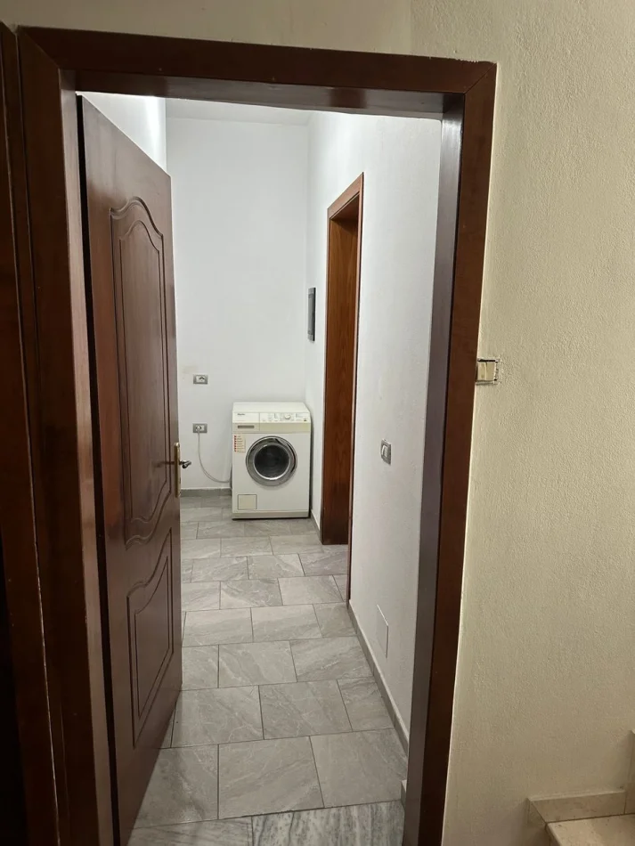 Tirane, jepet me qera apartament 1+1 Kati 2, 40 m² 300 € (Ish Uzina Dinamo)