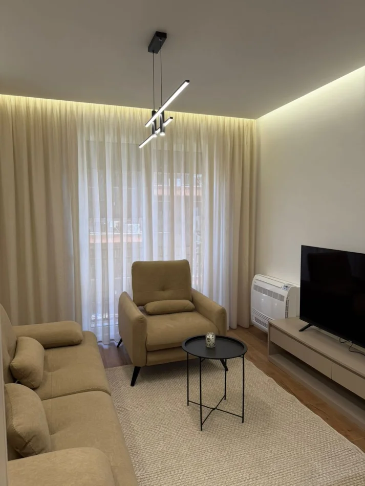 Tirane, jepet me qera apartament 1+1 Kati 3, 57 m² 550 € (Fusha Aviacionit)