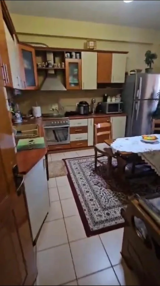 Tirane, jepet me qera apartament 2+1 Kati 5, 100 m² 600 € (Selvia)