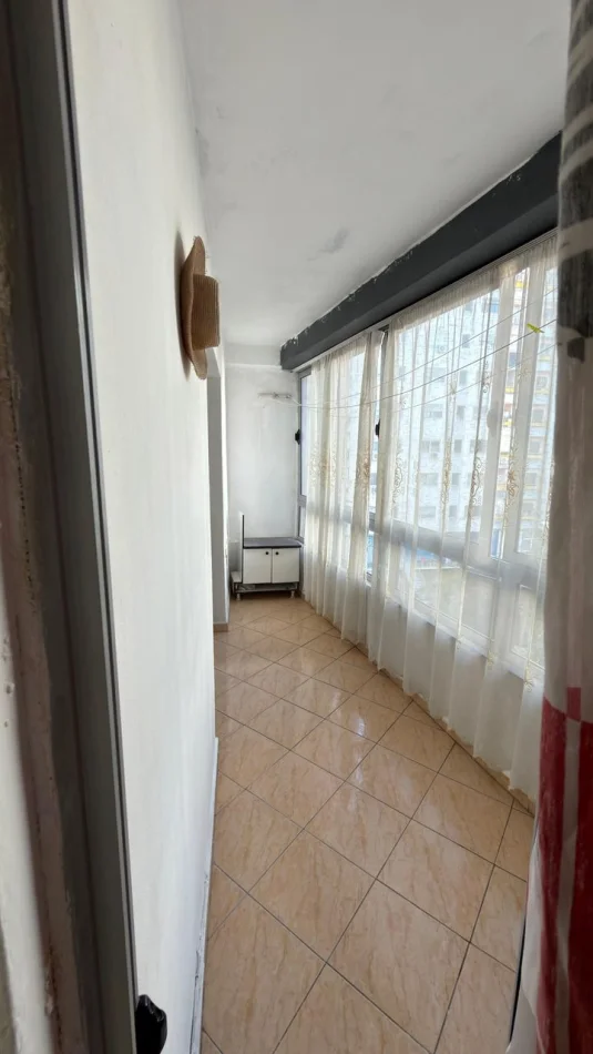 Tirane, jepet me qera apartament 1+1 Kati 3, 60 m² 450 € (Rruga E Kavajes)