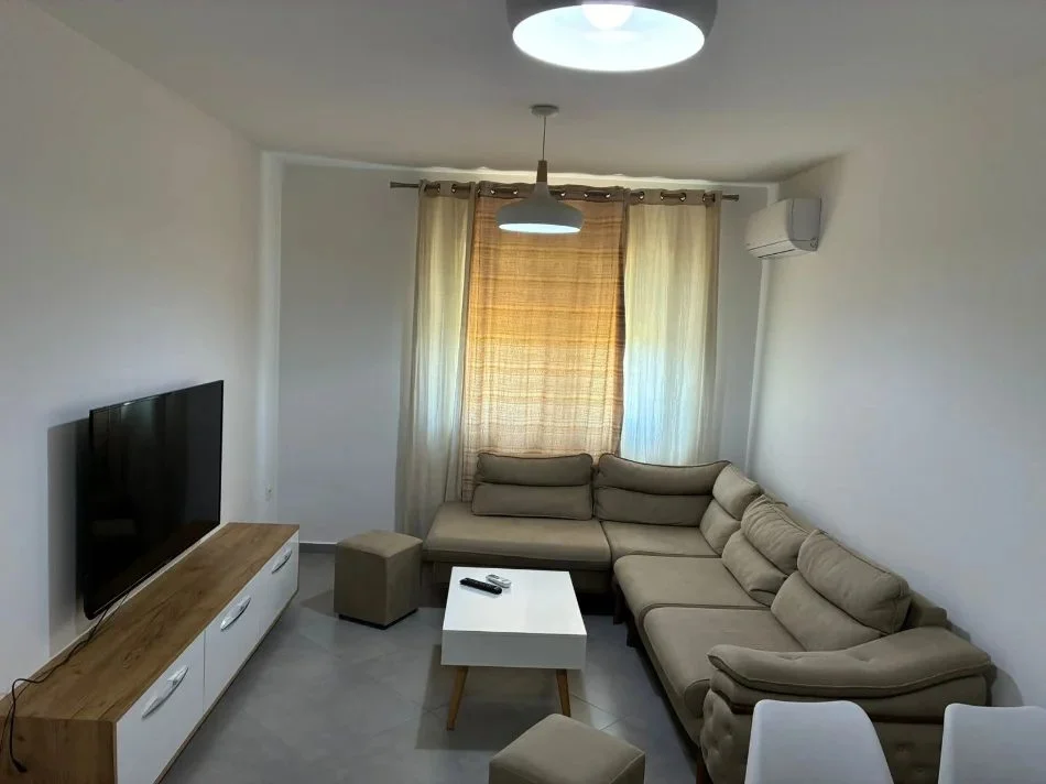 Tirane, jepet me qera apartament 1+1 Kati 3, 56 m² 400 € (Astir)