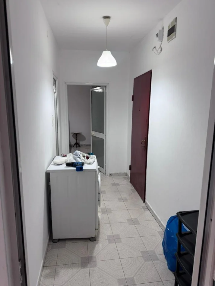 Tirane, jepet me qera apartament 1+1 Kati 1, 65 m² 300 € (Laprake)
