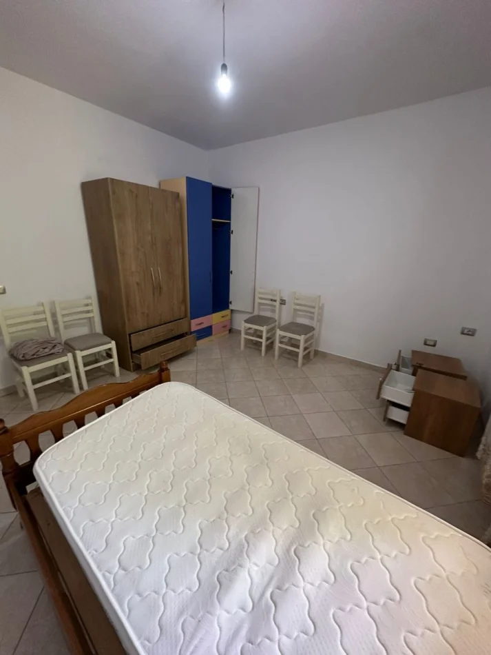 Tirane, jepet me qera ambjent biznesi Kati 1, 60 m² 350 € (Hyrje Private 11 5 Maj 350 Euro Muaj 3)