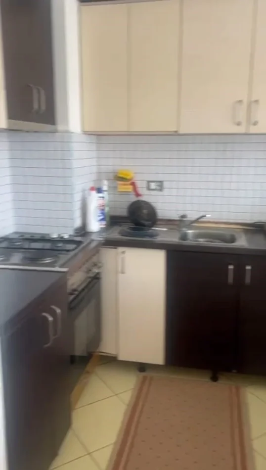 Tirane, jepet me qera apartament 1+1 Kati 5, 85 m² 400 € (Astir)