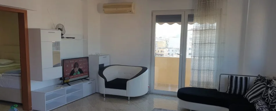 Tirane, jepet me qera apartament 1+1 Kati 5, 85 m² 420 € (Rruga Kongresi I Manastirit)