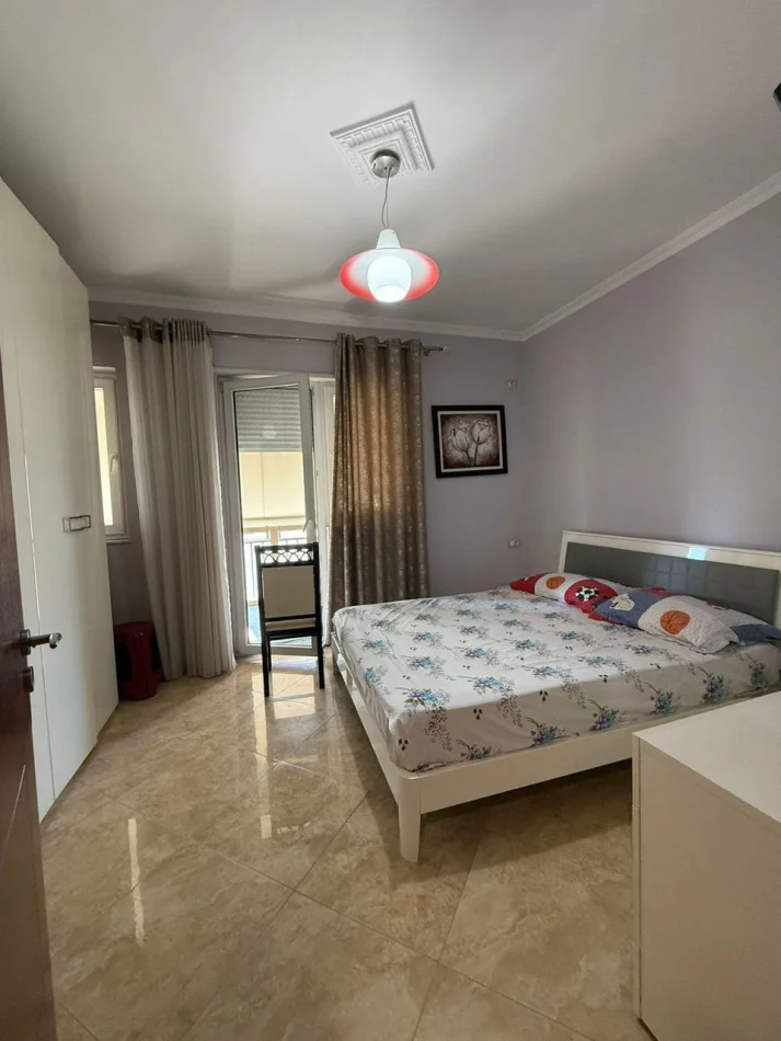 Tirane, jepet me qera apartament 2+1 Kati 5, 100 m² 600 € (Ali Demi)