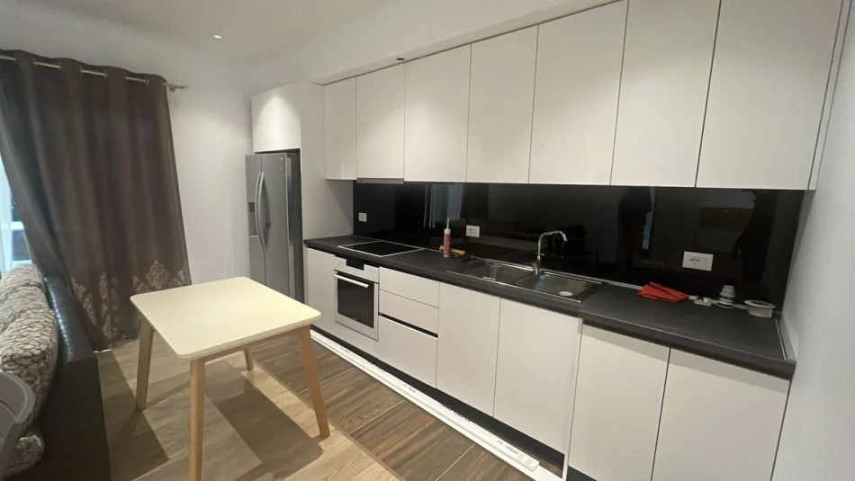 Tirane, jepet me qera apartament 2+1 Kati 1, 100 m² 550 € (Rruga 5 Maji)