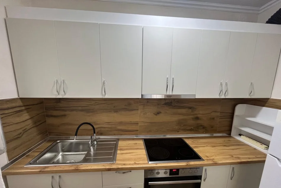 Tirane, jepet me qera apartament 2+1 Kati 4, 68 m² 750 € (Rruga Myslym Shyri)