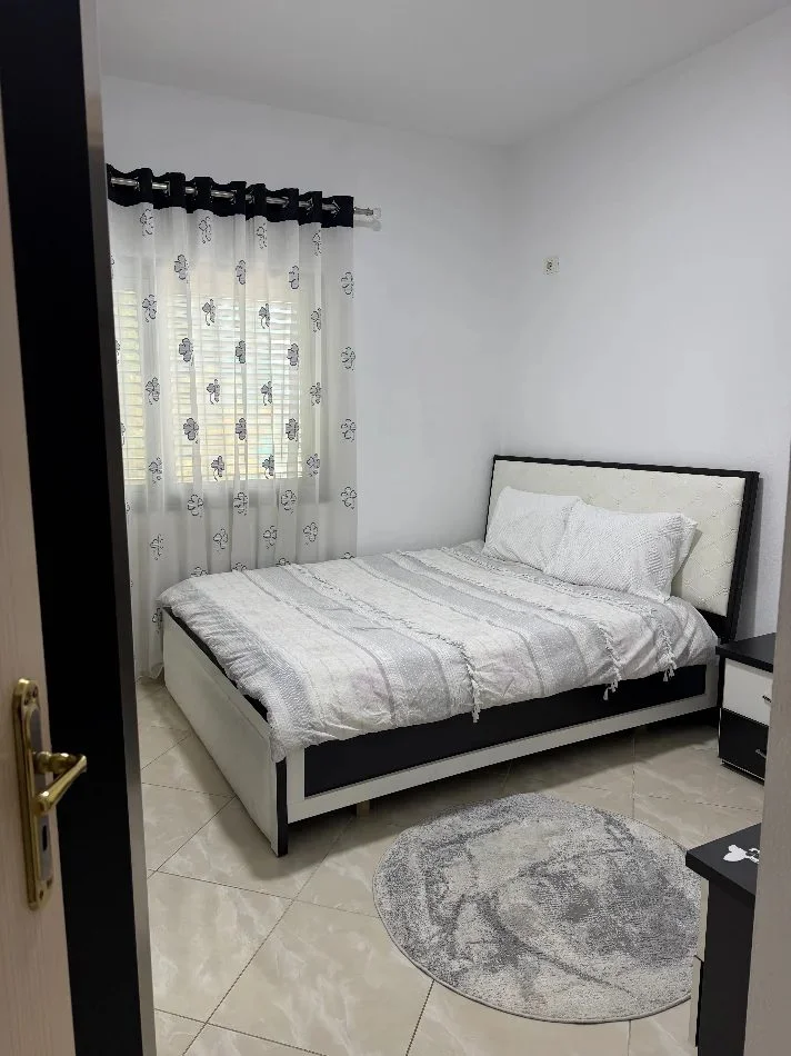 Tirane, jepet me qera apartament 2+1 Kati 3, 98 m² 500 € (Unaza e Madhe)