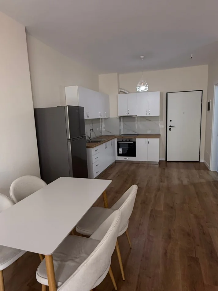 Tirane, jepet me qera apartament 1+1 Kati 3, 75 m² 550 € (Rruga 5 Maji)