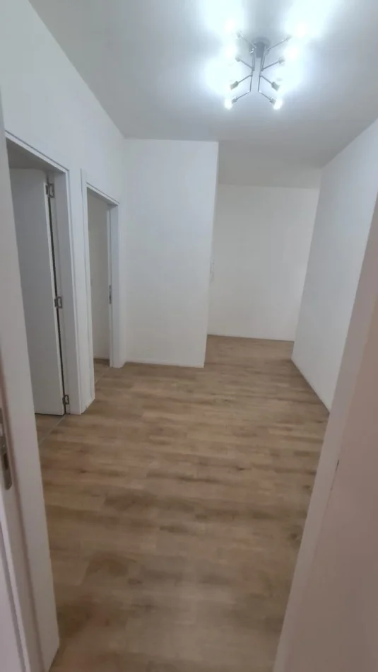 Tirane, jepet me qera apartament 2+1 Kati 4, 102 m² 550 € (Ali Demi)