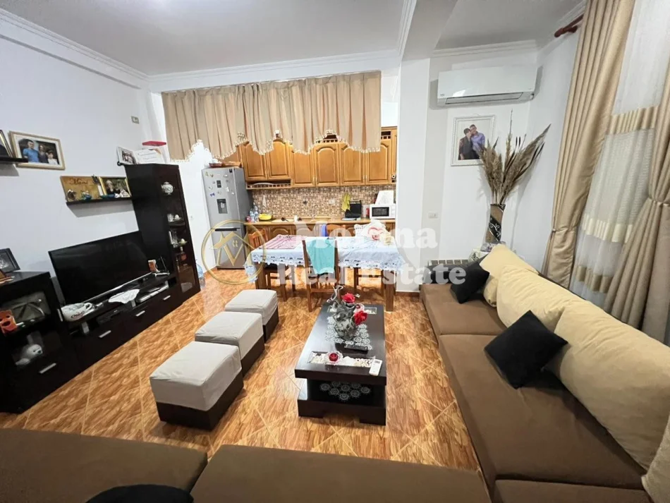Tirane, jepet me qera apartament 6+1 Kati 1, 120 m² 1500 € (Ali Demi)