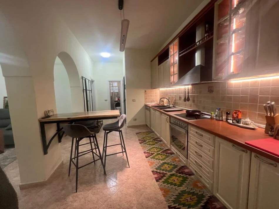 Tirane, jepet me qera apartament 3+1 Kati 4, 105 m² 750 € (Vasil Shanto)