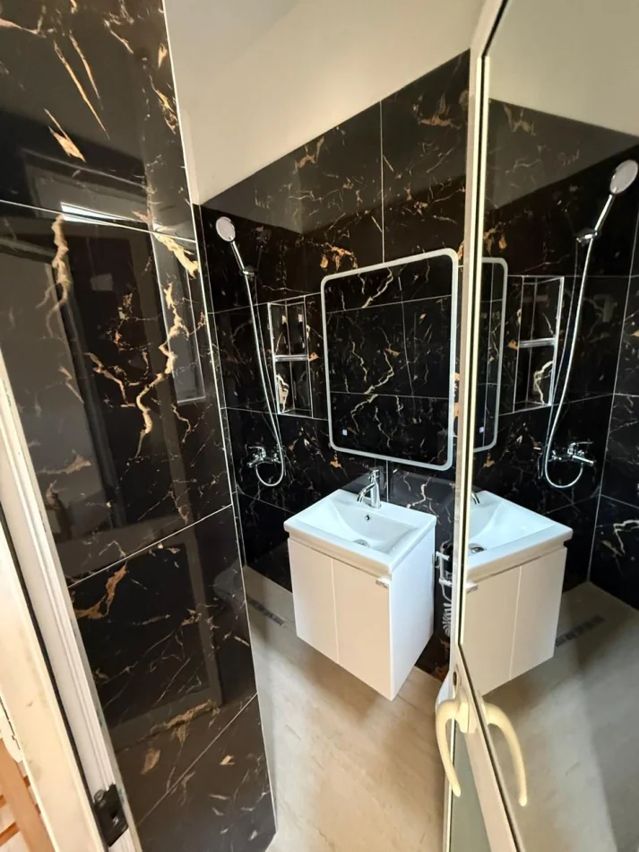 Tirane, jepet me qera apartament 1+1 Kati 2, 25 m² 250 € (Qytet Studenti)