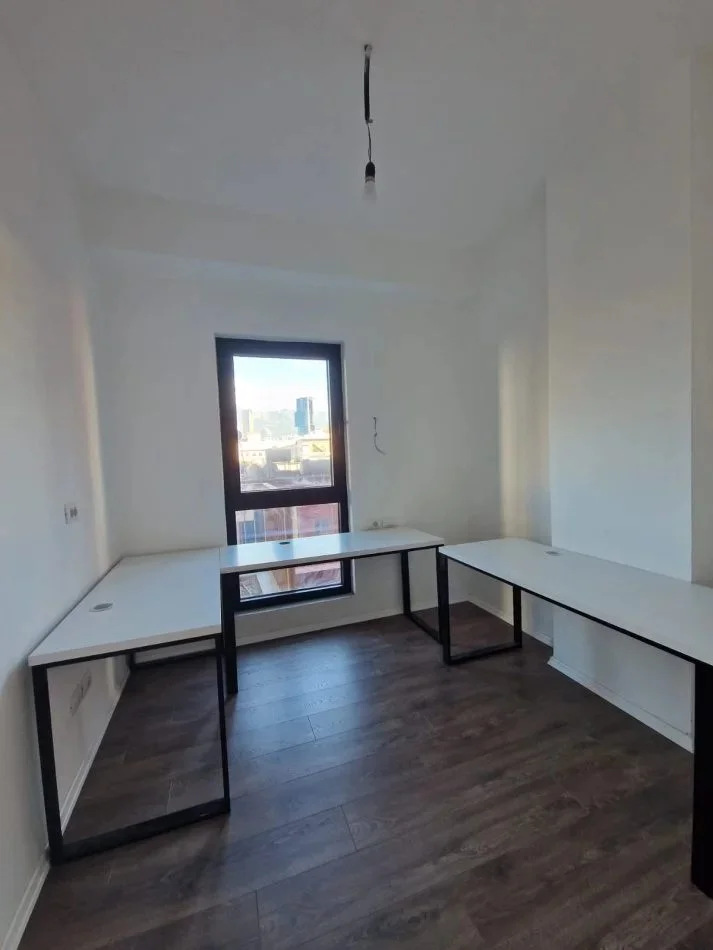 Tirane, jepet me qera zyre Kati 2, 103 m² 1.000 € (Tirana Garden Building)