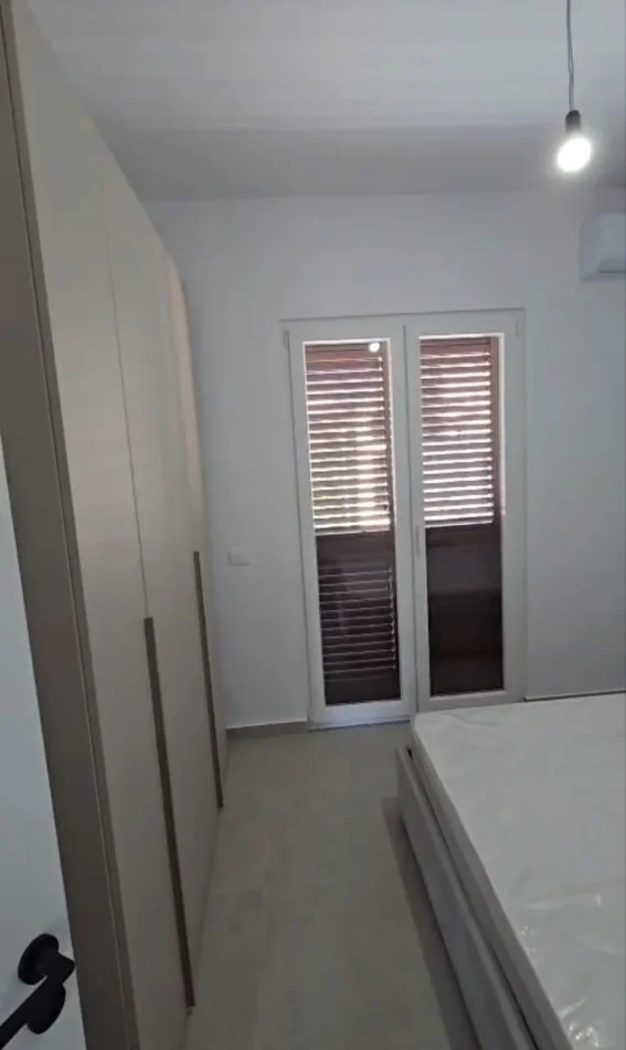 Tirane, jepet me qera apartament 1+1 Kati 2, 65 m² 450 € (Rruga 5 Maji)