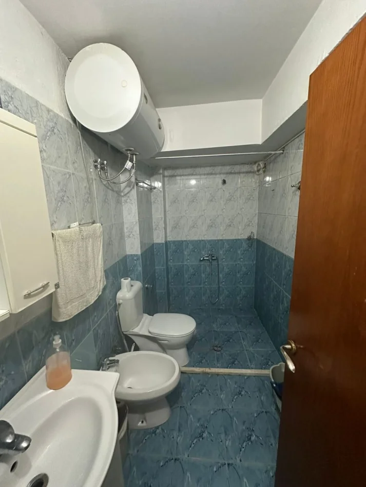 Tirane, jepet me qera apartament 2+1 Kati 3, 75 m² 450 € (Pediatria)