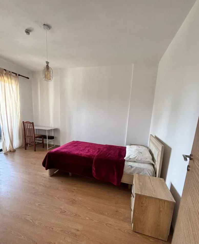 Tirane, jepet me qera apartament 3+1 Kati 1, 133 m² 500 € (Rruga 5 Maji)