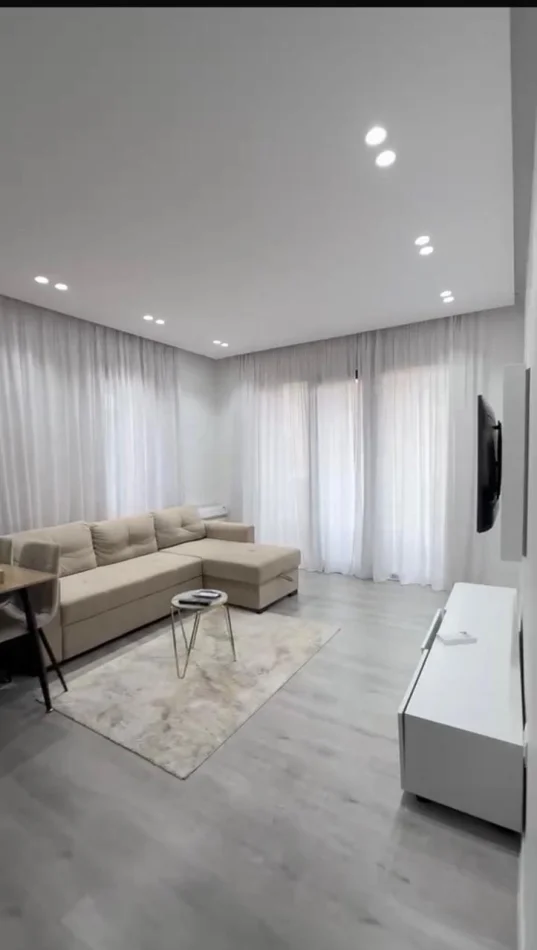 Tirane, jepet me qera apartament 1+1 Kati 4, 72 m² 650 € (Rruga Siri Kodra)