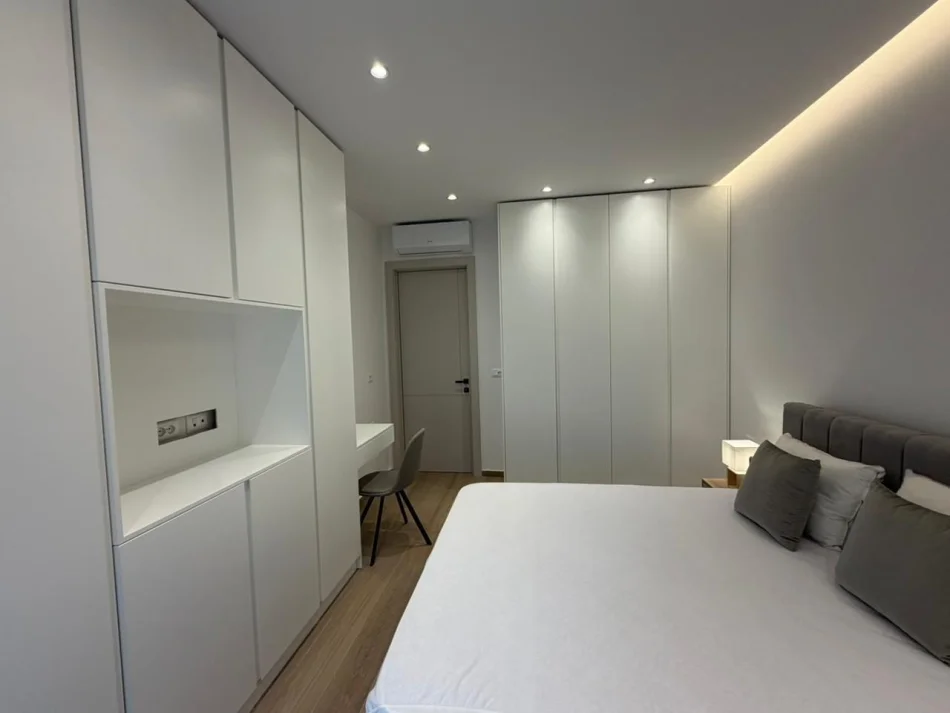 Tirane, jepet me qera apartament 1+1 Kati 3, 72 m² 720 € (Zogu i Zi)