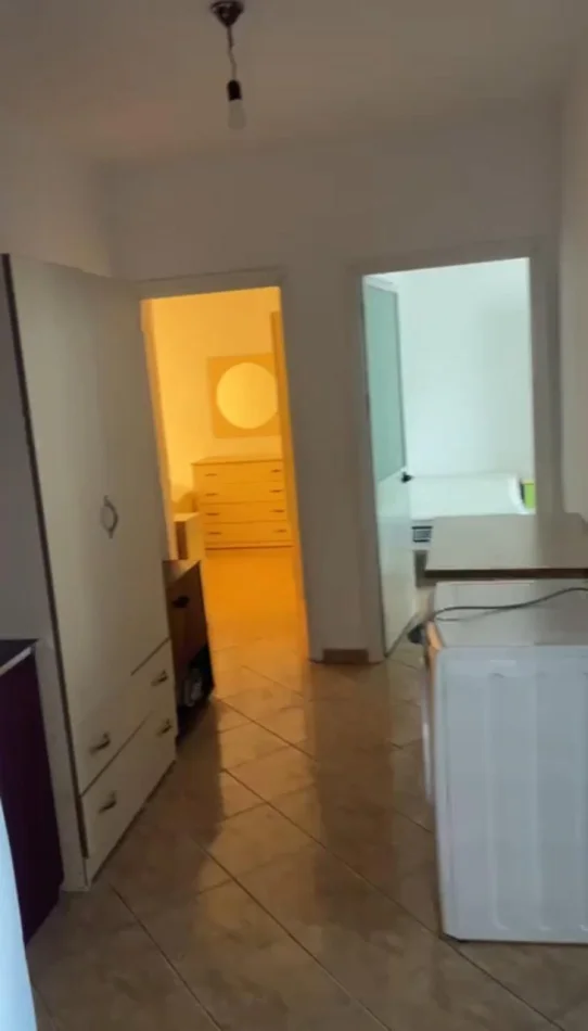 Tirane, jepet me qera apartament 2+1 Kati 1, 70 m² 450 € (Brryli)