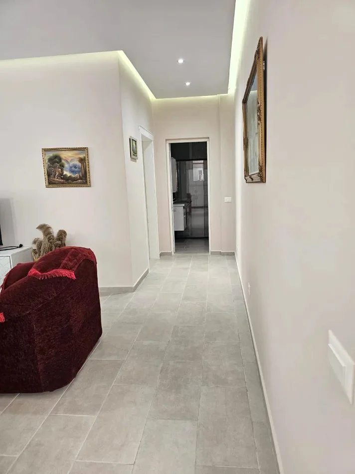 Tirane, jepet me qera apartament 1+1 Kati 2, 75 m² 500 € (Don Bosko)