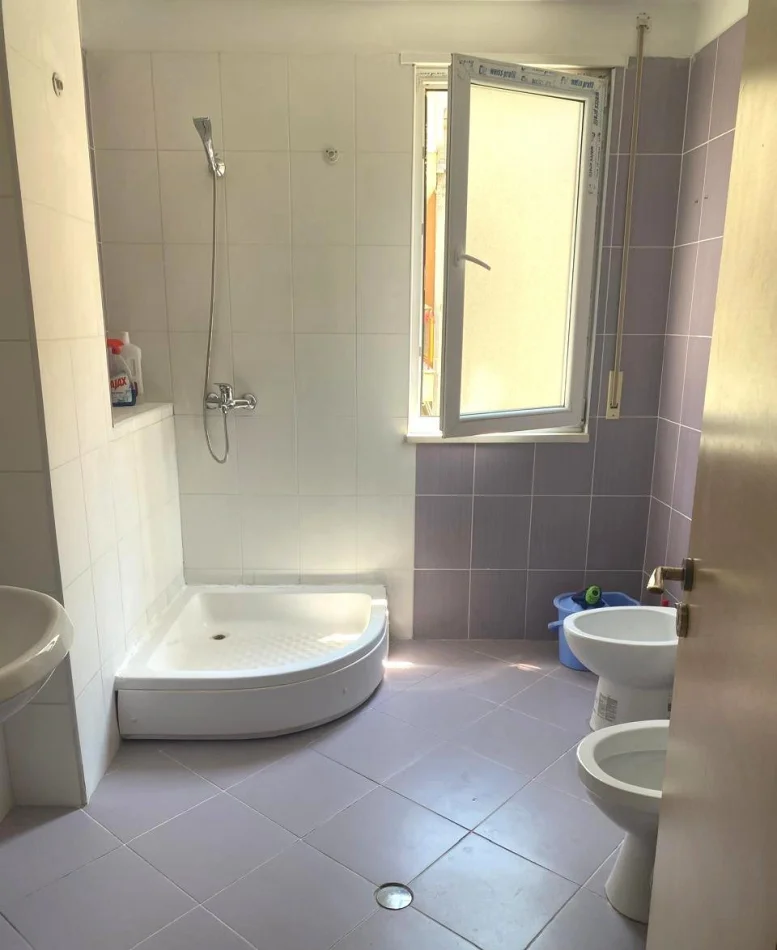 Tirane, jepet me qera apartament 2+1 Kati 4, 85 m² 550 € (Kodra e Diellit)